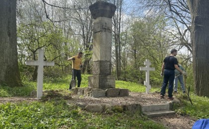 Захоронение русских и&nbsp;немецких&nbsp;воинов, погибших&nbsp;в&nbsp;сентябре&nbsp;1914&nbsp;г.