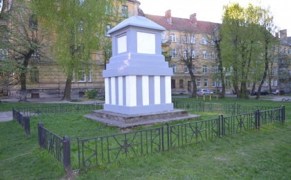 <p><a href='/objects/pamyatnik-pogibshim-v-gody-pervoj-mirovoj-vojny-1914-1918-gg-13.html' class='lk'>Памятник погибшим в годы Первой мировой войны</a><br/>Калининградская область, г. Черняховск, ул. Спортивная</p>
